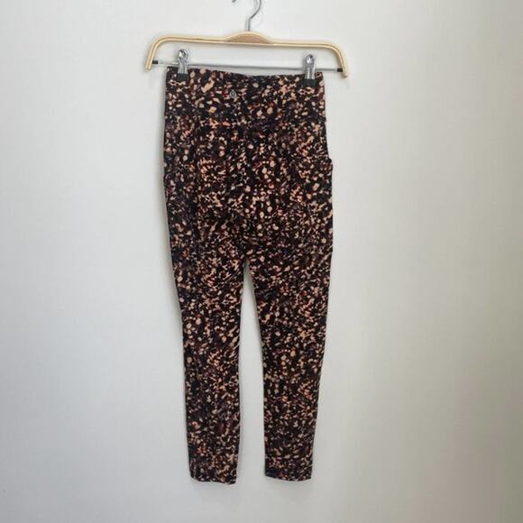 NEW Lululemon Invigorate High Rise Leggings Size 4 - Picture 2 of 6